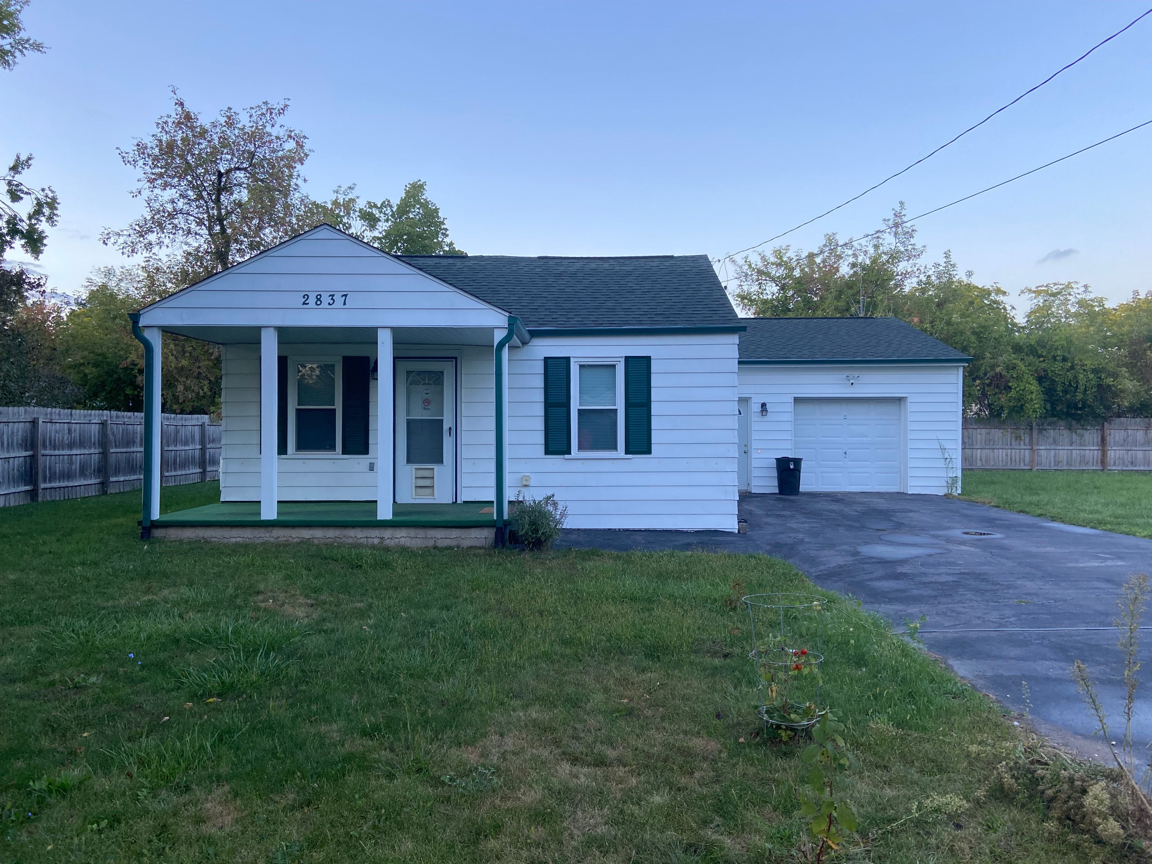 Longview Ave, Saginaw, MI 48601