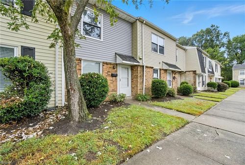 1526 Darren Cir, Portsmouth, VA, 23701-3102 | Card Image