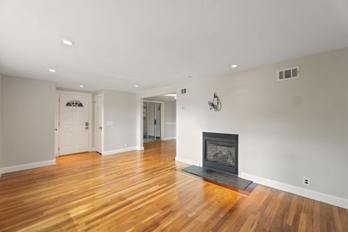 42 Elinor Rd, Newton, MA, 02461-1835 | Card Image