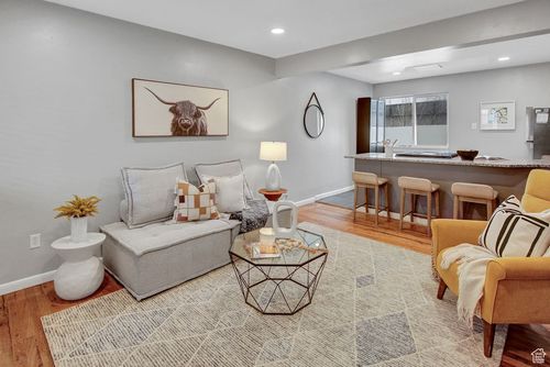apt-202-650 N 300 W, Salt Lake City, UT, 84103-1365 | Card Image