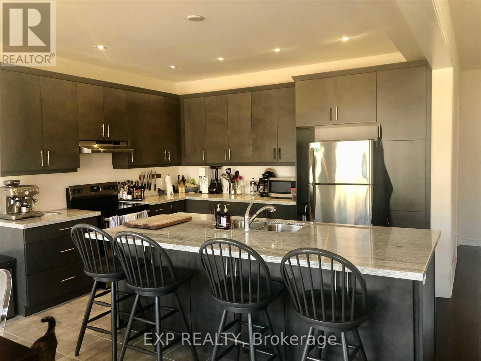 Residential Lease in Hamilton (Ancaster) 4