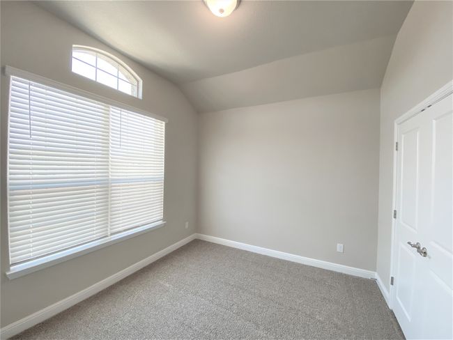Unfurnished room featuring carpet and vaulted ceiling | Image 8