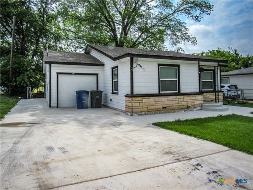 401 Veterans Ave, Copperas Cove, TX, 76522-2827 | Card Image