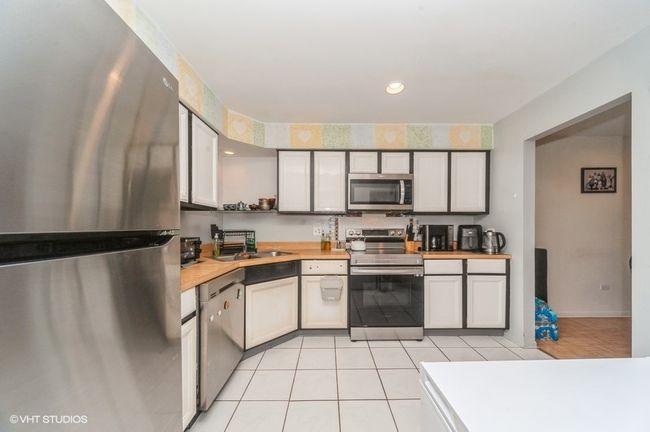 APT-101 - 1002 Castilian Ct, Condo with 2 bedrooms, 2 bathrooms and 1 parking in Glenview IL | Image 9