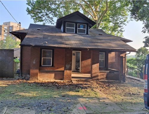 109 Phillips Pl, New Castle, PA, 16101-2228 | Card Image