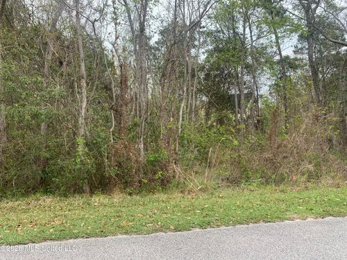 000 Pine Ridge Dr, Waveland, MS, 39576 | Card Image