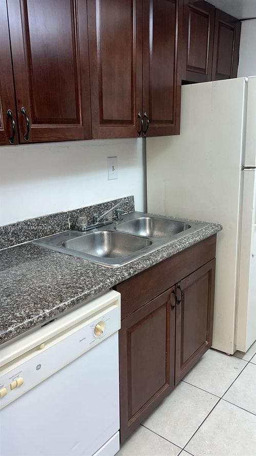 apt-105-1880 N Congress Ave, West Palm Beach, FL, 33401-1639 | Card Image