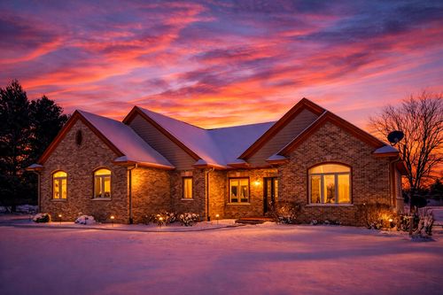 7135 Mullaney Ct, Hartford, WI, 53027-8514 | Card Image