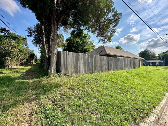 View of yard | Image 4