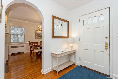 9 Holland Pl, Hartsdale, NY, 10530-2519 | Card Image