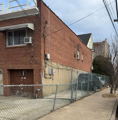 3800 Bronxwood Ave, Bronx, NY, 10469-1012 | Card Image