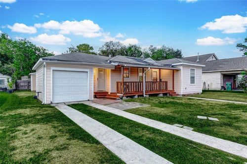 913 Maple Ave, Pasadena, TX, 77506-5319 | Card Image