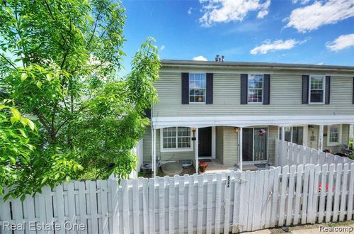 8542 Spinnaker Way, Ypsilanti, MI, 48197-7100 | Card Image