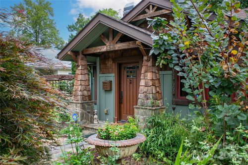 135 Maple St, Brevard, NC, 28712-3741 | Card Image