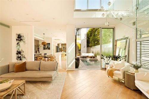 936 Milwood Ave, Venice, CA, 90291-3833 | Card Image