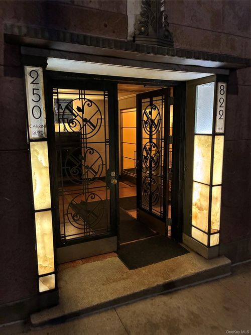 4a-250 Cabrini Blvd, New York, NY, 10033-1155 | Card Image