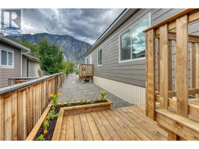 721 6 Th Ave, House other with 2 bedrooms, 2 bathrooms and 3 parking in Keremeos BC | Image 2