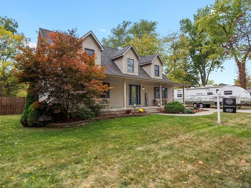 332 E Gates St, Romeo, MI, 48065-4404 | Card Image