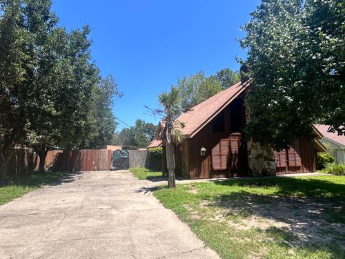 27 Clairmont Cir, Laurel, MS, 39440-1841 | Card Image