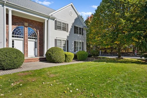 1-1 Village Dr, Trumbull, CT, 06611-4800 | Card Image