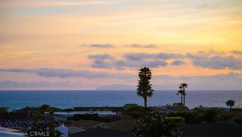 515 Cameo Highlands Dr, Corona Del Mar, CA, 92625-2738 | Card Image
