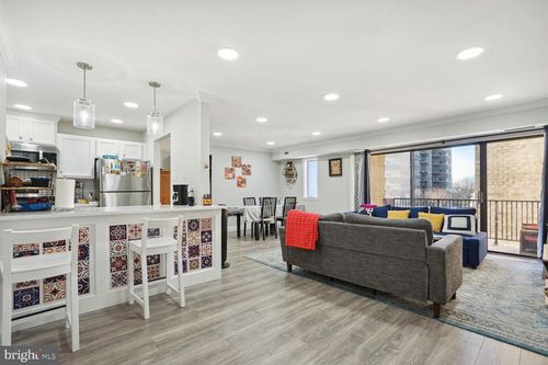 apt-201-102 Monroe St, ROCKVILLE, MD, 20850-2504 | Card Image