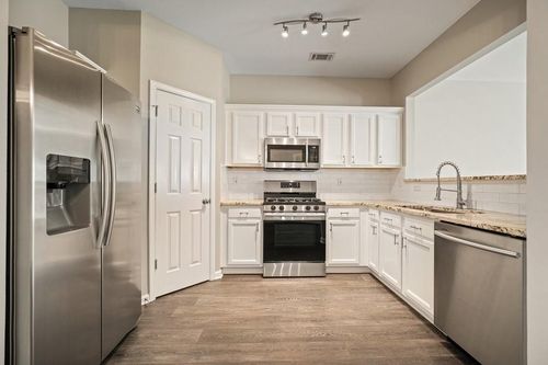 2045 Lakeshore Overlook Dr Nw, Kennesaw, GA, 30152-6715 | Card Image