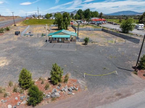 223 Nw Oneil Way, Redmond, OR, 97756-6767 | Card Image