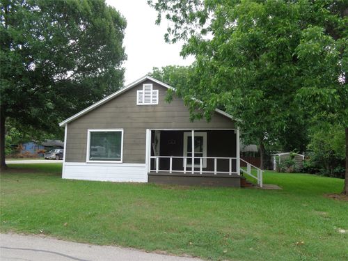 301 S 4th St, Grandview, TX, 76050-2129 | Card Image