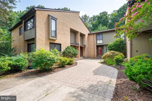 3174 Colchester Brook Ln, FAIRFAX, VA, 22031-2607 | Card Image