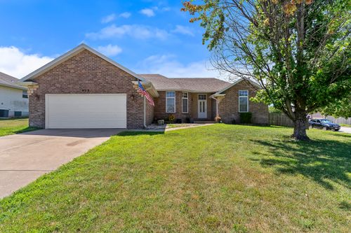 953 Megan Ln, Willard, MO, 65781-8199 | Card Image