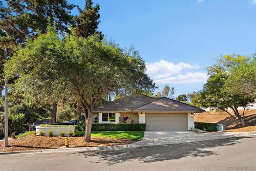 733 Mockingbird Cir, Escondido, CA, 92025-7454 | Card Image