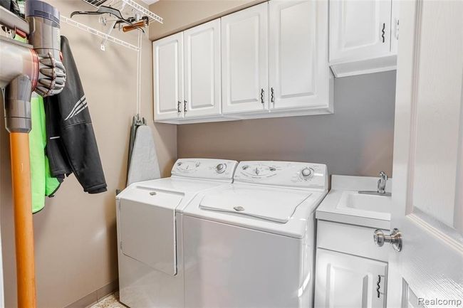 Laundry Room with Washer & Dryer. | Image 25
