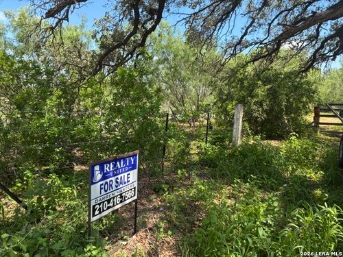 920 County Road 665, Devine, TX, 78016-4743 | Card Image