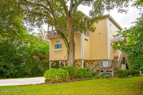 109 Pinewood Pl, Emerald Isle, NC, 28594-2326 | Card Image