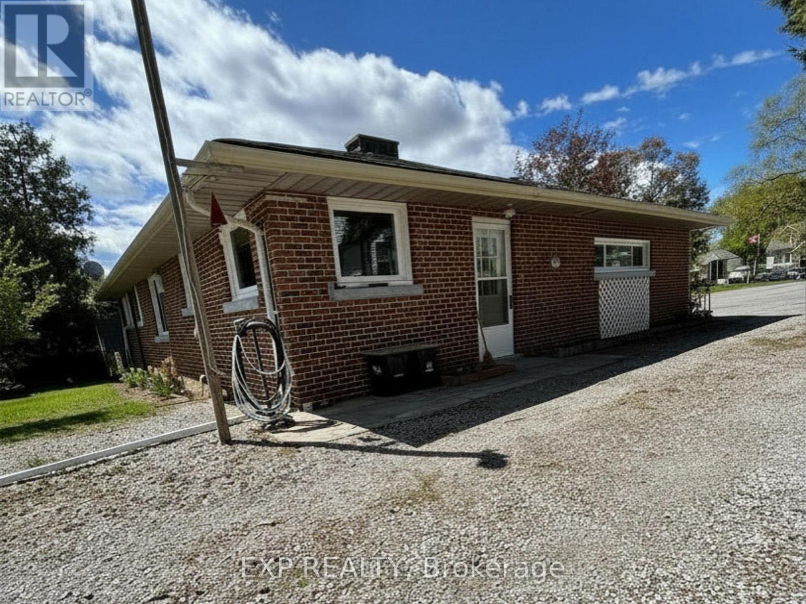 Residential in Norfolk (Simcoe) 3
