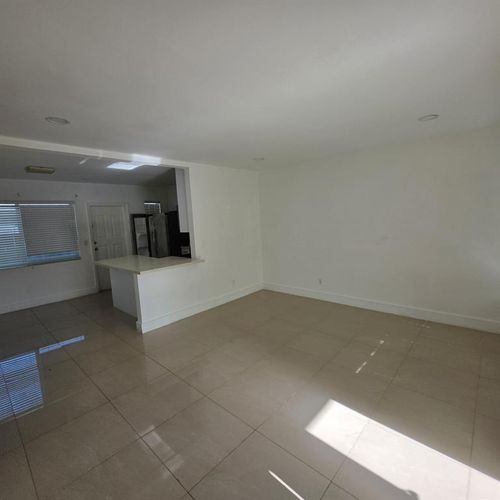 2-181 Ne 168th Street, North Miami Beach, FL, 33162 | Card Image