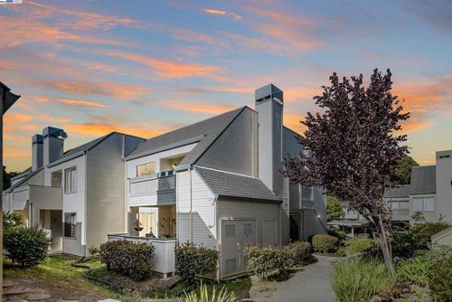 3754 Stoneglen N, Richmond, CA, 94806-1831 | Card Image