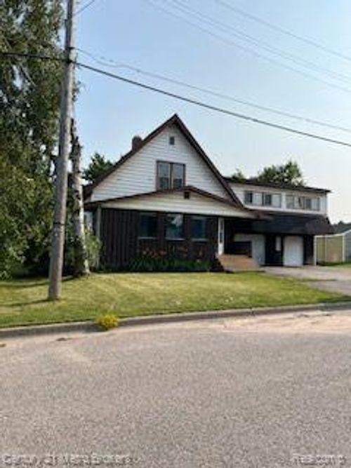 111 W 11th Ave, Sault Sainte Marie, MI, 49783-2828 | Card Image