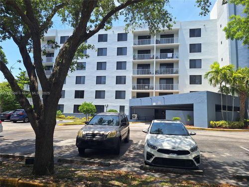 apt-415-901 Hillcrest Dr, Hollywood, FL, 33021-7859 | Card Image