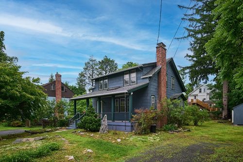 9 Mcclure St, Amherst, MA, 01002 | Card Image