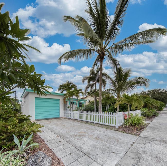 1218 N Ocean Breeze, House other with 2 bedrooms, 2 bathrooms and null parking in Lake Worth FL | Image 26