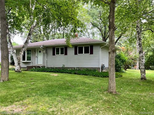 1739 Weymouth St, West Bloomfield, MI, 48324-3861 | Card Image