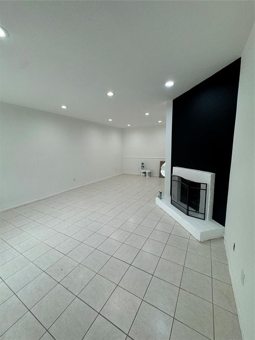 apt-273-2100 Tanglewilde St, Houston, TX, 77063-1261 | Card Image