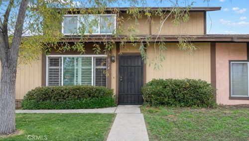 8714 Willis Ave, Panorama City, CA, 91402-2120 | Card Image