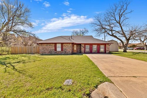 1010 Bolivar St, Sanger, TX, 76266-4631 | Card Image