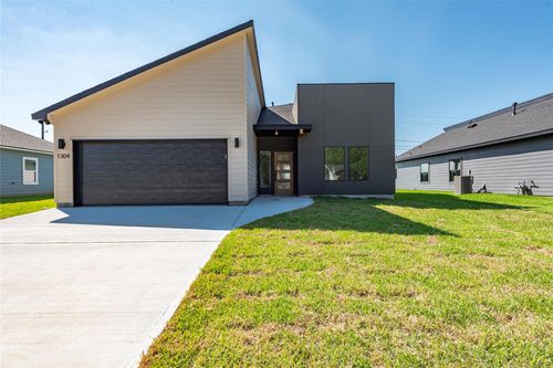 1304 Sailfish Dr, Bay City, TX, 77414-8320 | Card Image