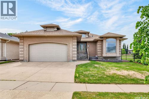 1 Telfer Bay, House with 5 bedrooms, 3 bathrooms and null parking in Prince Albert SK | Card Image