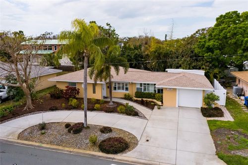 2209 Sunrise Dr Se, St Petersburg, FL, 33705-3334 | Card Image