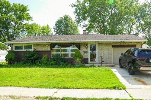 3827 Burton Ave, Erie, PA, 16504-2424 | Card Image